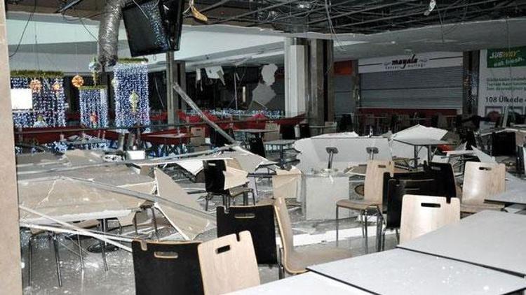 Ispartada alışveriş merkezinin asma tavanı çöktü
