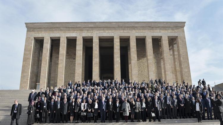 Bakan Avcı, öğretmenlerle Anıtkabir’i ziyaret etti