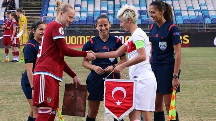 Türkiye - Rusya maçında dostluk rüzgarı