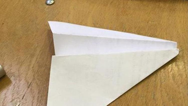 Rusyada okuyan Türk öğrencinin sırasına bırakılan kağıt uçağın düşündürücü öyküsü