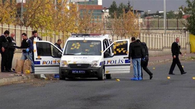 Diyarbakırda polise saldırı: 3 yaralı