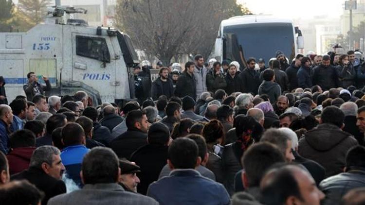 Tahir Elçiye suikast... Diyarbakırda neler yaşandı