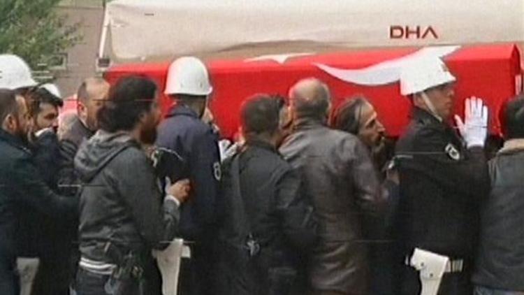 Diyarbakırda şehit olan iki polis için tören düzenlendi