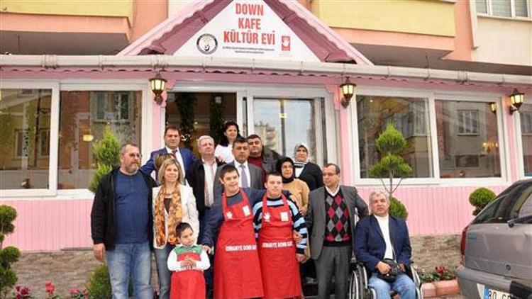 Osmaniye’de Down Kafe açıldı