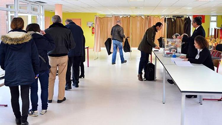 Fransada bölgesel seçimler başladı