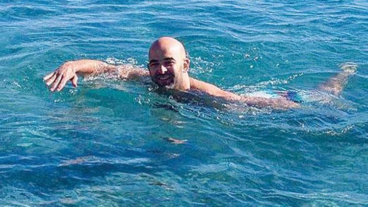 Murat Evgin aralıkta denize girdi
