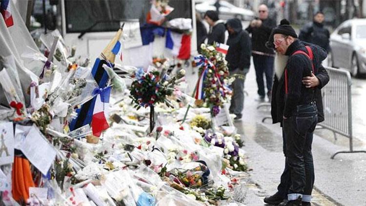 Eagles of Death Metal grubu Paris katliamında ölenleri andı