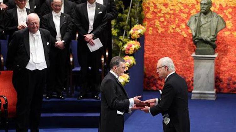 Stockholmde tarihi tören: Aziz Sancar, Nobel Kimya Ödülünü aldı