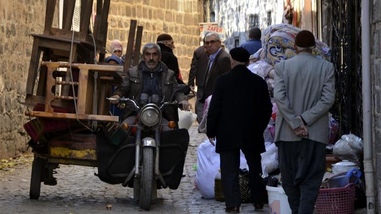 Diyarbakır Surda 9 günlük yasağın ardından yeniden sokağa çıkma yasağı