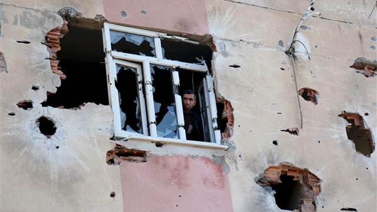 Diyarbakırın Sur İlçesinde yine çatışma çıktı, 1 polis memuru yaralandı