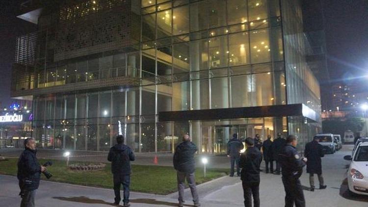 Ankaradaki Doğan Medya Centerın camları kırıldı