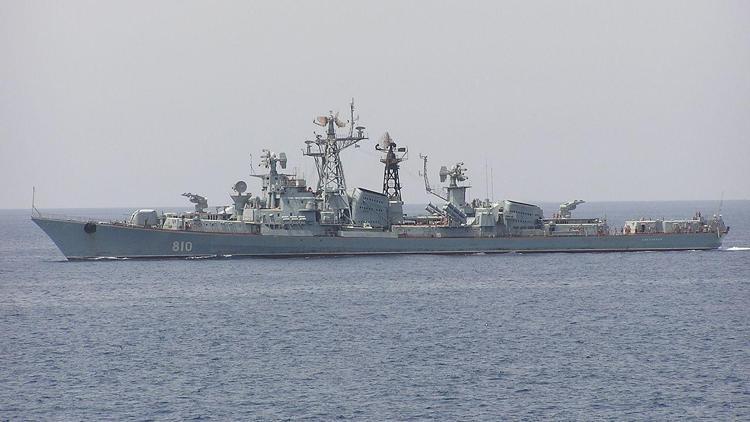 Ege Denizinde Rus savaş gemisi ile Türk balıkçı teknesi çarpışıyordu