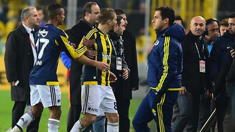 Fenerbahçe - Medipol Başakşehir maçının ilk yarısında gerilim