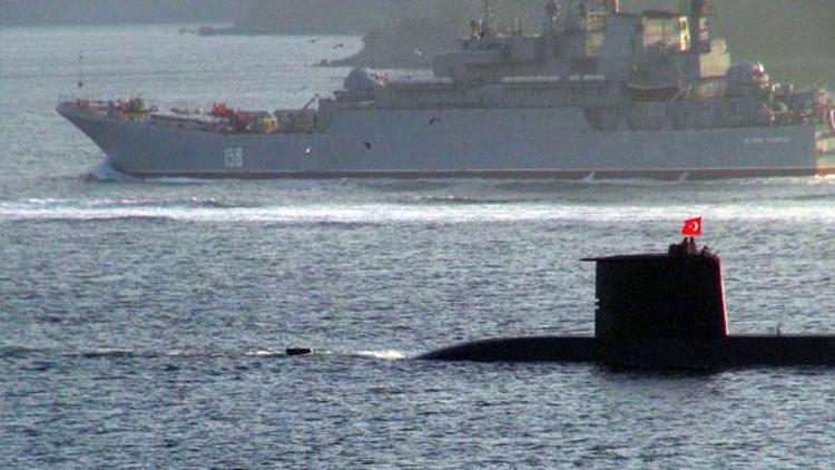 Rus savaş gemisine İstanbul Boğazında denizaltılı takip