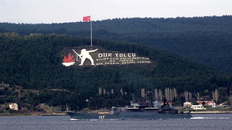 Rus savaş gemisi ’Minsk’ Çanakkale Boğazı’ndan geçti