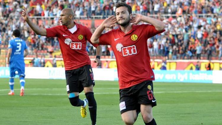 Eskişehirspor ile Özgür Çekin yolları ayrıldı