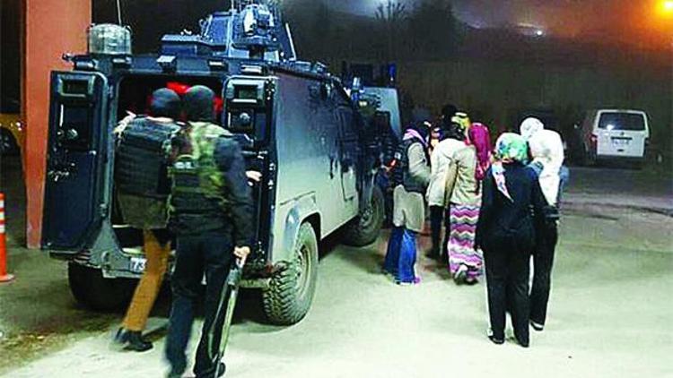 15 kız öğrenciye protesto gözaltısı
