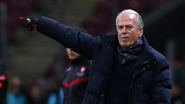 Mustafa Denizli: Hem sulayacağız hem budayacağız