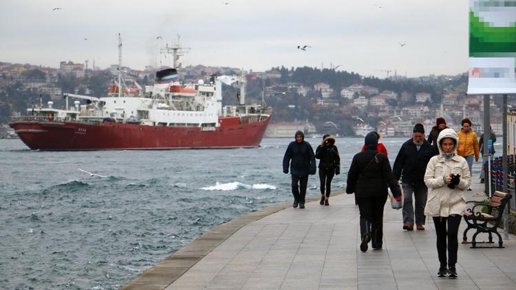 Rus askeri lojistik gemisi ’Yauza’ İstanbul Boğazı’ndan geçti