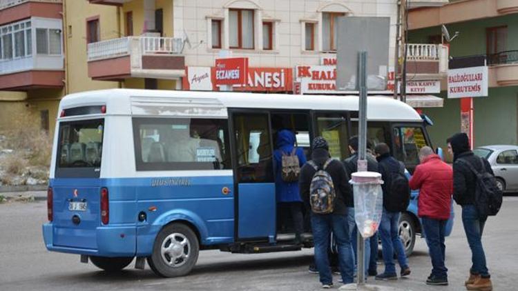 Sıhhiye yolcusu durakta kaldı