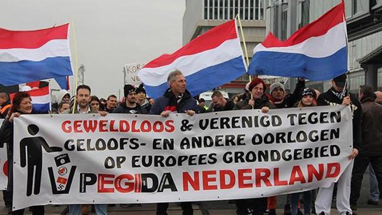 Hollanda’da PEGIDA gösterisi düzenledi