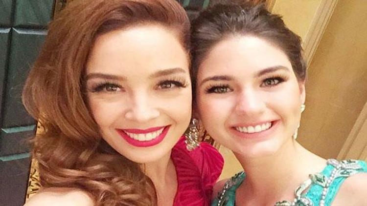 Azra Akın, Miss Word 2015’te dereceye giremeyen Ecem Çırpan’ı teselli etti