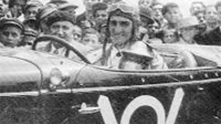 Türkiye’nin ilk kadın ralli pilotu