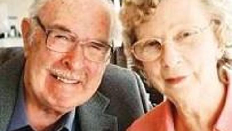 56 yıllık çift aynı anda öldü
