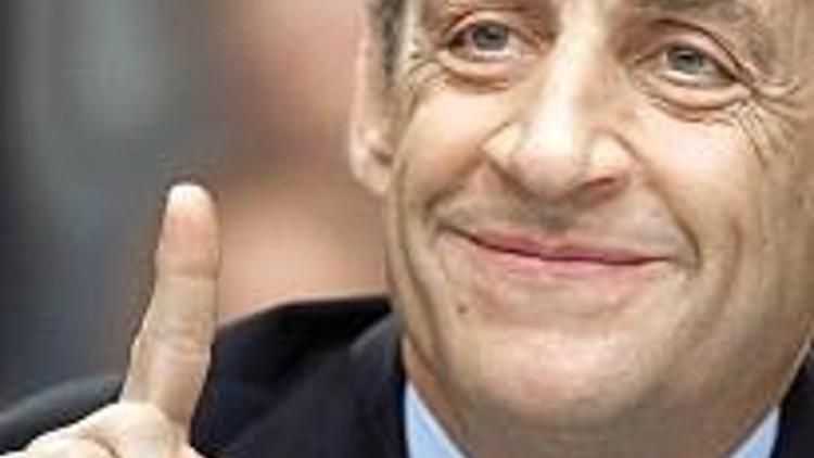 Sarkozy, suç işleyeni vatandaşlıktan atamayacak