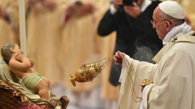 Papadan dünyaya tüketim ve hazcılık eleştirisi