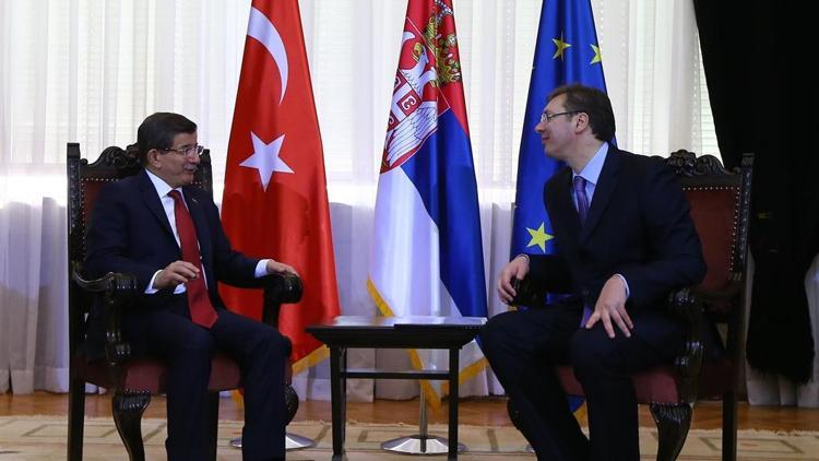 Başbakan Davutoğlu Belgradda Sırp mevkidaşı Vuçiç ile bir araya geldi
