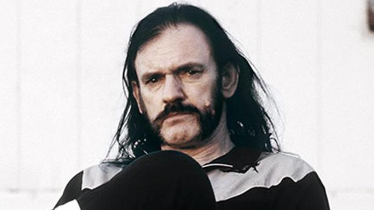 Ünlü rock şarkıcısı Lemmy Kilmister hayatını kaybetti