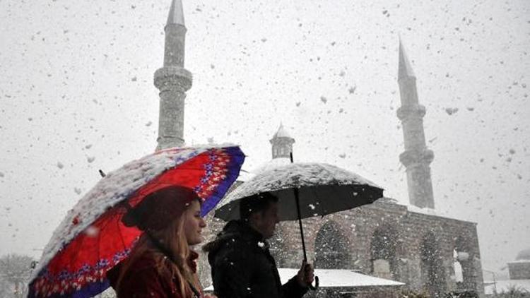 İstanbula yoğun kar yağışı alarmı