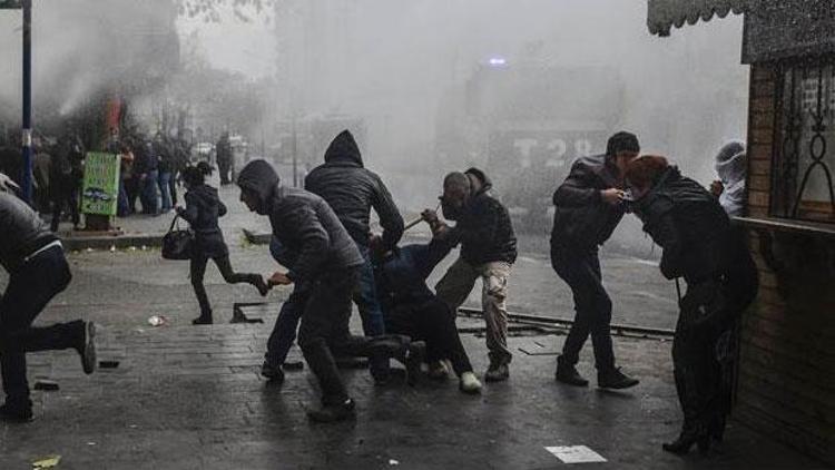 Diyarbakırda izinsiz yürüyüşe polis müdahalesi