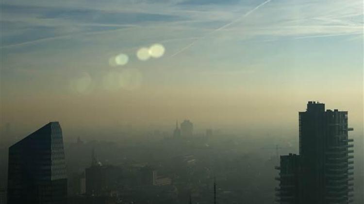 Milanoda artan hava kirliliği sonrasında sokaklar boş kaldı