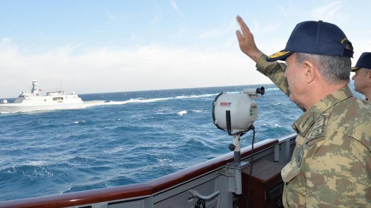 Org. Hulusi Akar Doğu Akdenizdeki Türk savaş gemilerinde inceleme yaptı