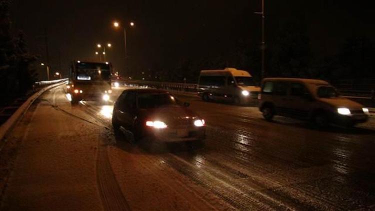 TEM’de Kocaeli-İstanbul karayolu kapandı