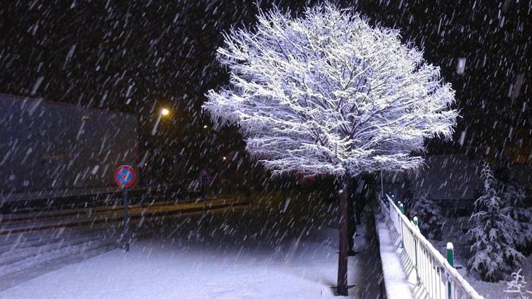 Uşak’a yılın ilk karı yağdı okullar tatil