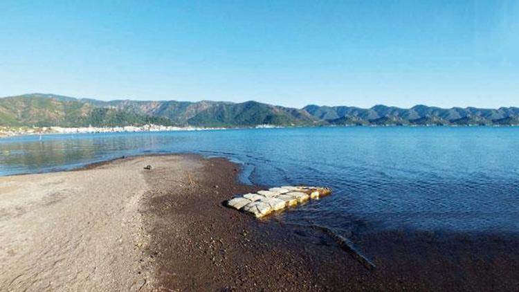 Marmaris’te deniz  10 metre çekildi