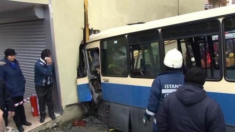 Sarıyerde minibüs kazası: 1 ölü, 14 yaralı