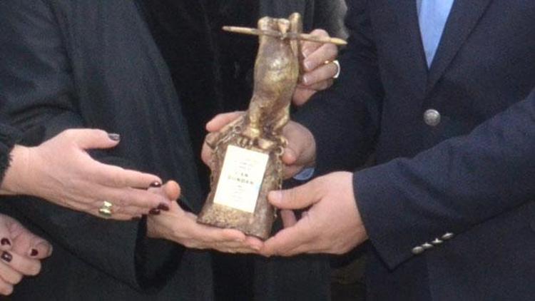 Silivri Cezaevi önünde Can Dündar için Basın Özgürlüğü ödül töreni
