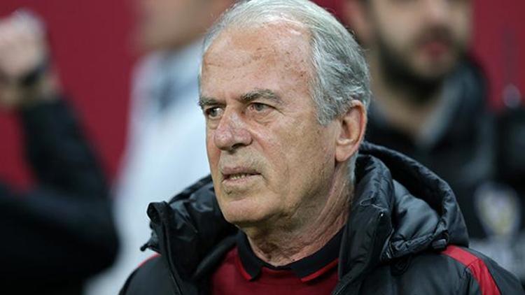 Mustafa Denizli: Transfer yapmak zorundayız