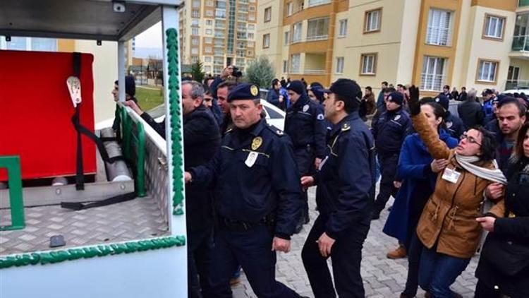 Gözyaşları arısında toprağa verildi