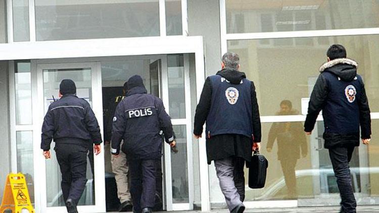 ‘Paralel’e dinleme baskını: 30 polis gözaltında
