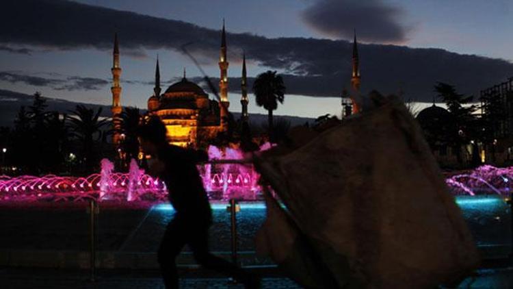 Sultanahmet Meydanı yaya trafiğine açıldı