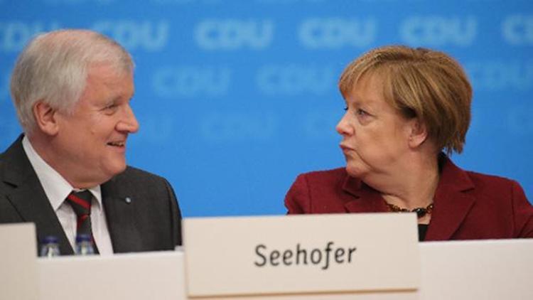 Seehofer, Merkeli dava mı edecek