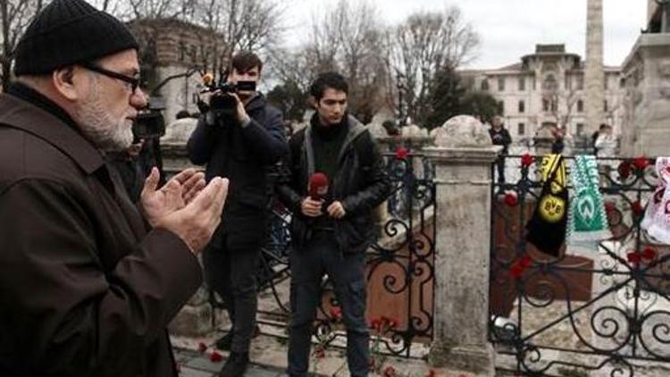 Sultanahmet Meydanında hayatını kaybeden Almanlar için vatandaşlardan dua