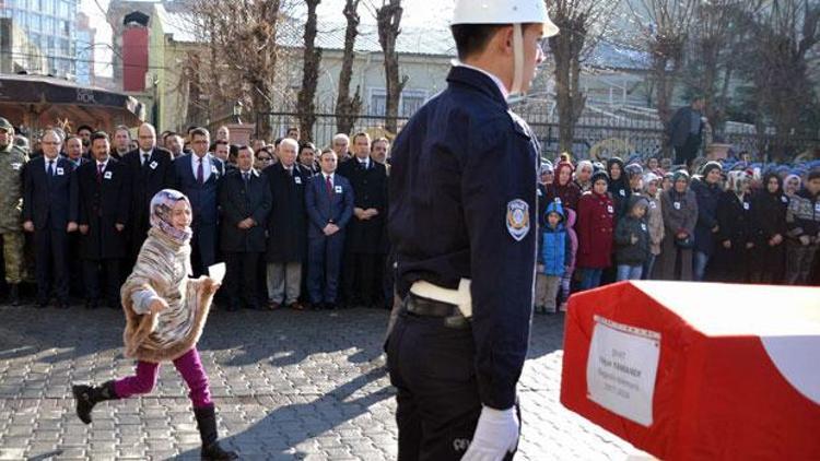 Şehidi 15 bin kişi uğurladı