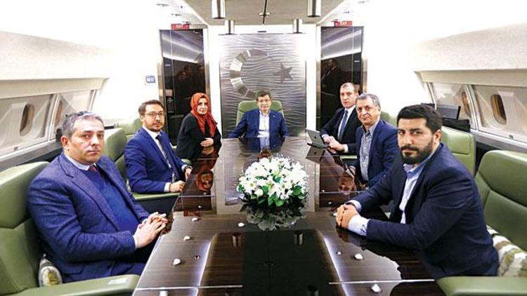 Başbakan Davutoğlu: Hakkari ile Şırnak şehir merkezleri Yüksekova ve Cizreye kaydırılacak