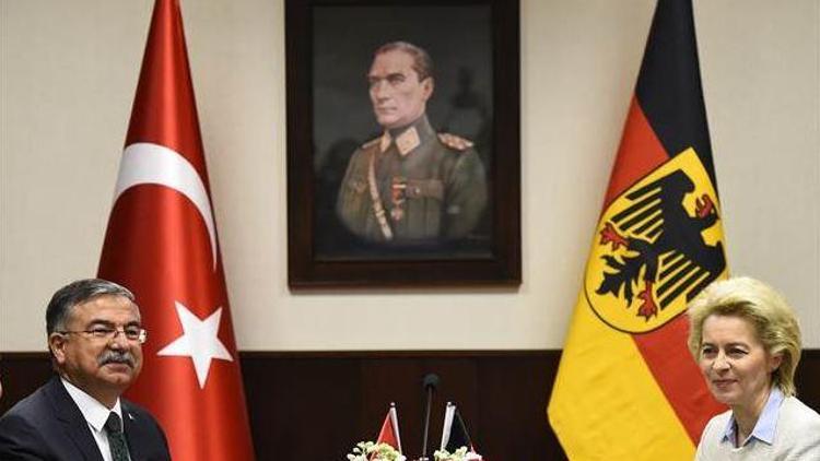 Türk ve Alman Savunma Bakanları İncirlikte